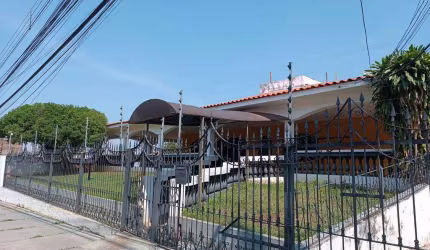 Excelente Casa de esquina para uso comercial no bairro Consil