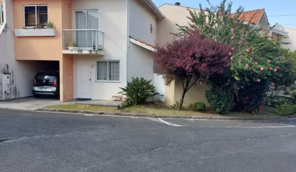 Lindo sbrado em condomínio fechado, com conforrto e segurança que sua família merecem, próximo a mercados, farmácias e shopping, agende uma visita e venha se encantar com este  imóvel.
