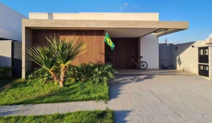 CASA NO CONDOMINIO VILA DE LEON