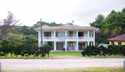 Chácara 04 quartos com tanque e piscina a venda em Condomínio Fechado de Chácaras em Mandirituba/PR