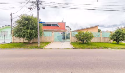 Casa térrea, com casa auxiliar no Sitio Cercado