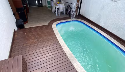 Sobrado Geminado com Piscina no Aventureiro