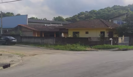 Terreno para Venda em Joinville, Santa Catarina, 3 dormitórios, 2 banheiros, 3 vagas