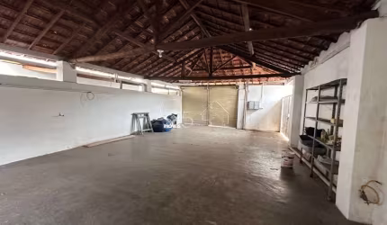 Casa térrea na ponte São João, com Edícula com entrada independente.