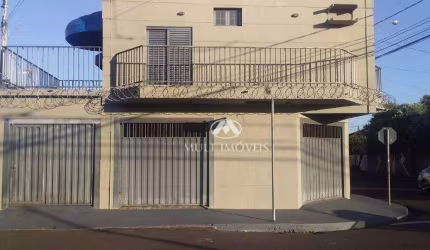 Sobrado em ótima localização no Bairro Campos Elísios com 159m² de área útil.