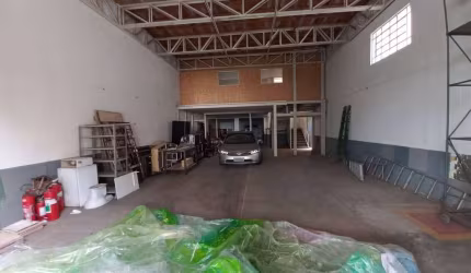 Galpão Vila Mariana com Renda para investidor 300 metros  520 área 05 vagas