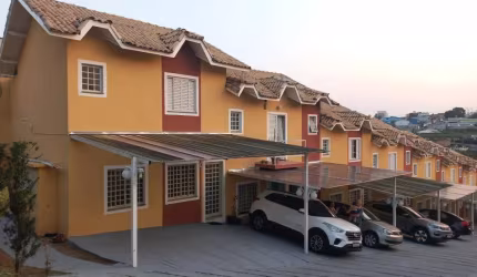 Lindo sobrado em condomínio tranquilo e bem localizado