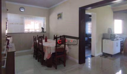 Casa com 6 dormitórios à venda, 290 m² por R$ 800.000 - Freitas - São José dos Campos/SP