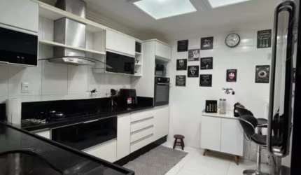 Excelente casa triplex com 3 qtos sendo uma suíte com 140m2 em Nilópolis/Rj