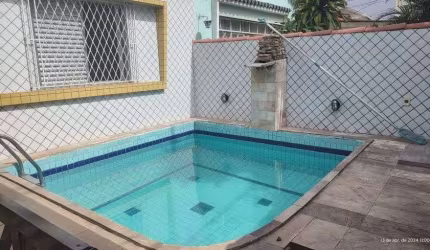 Vende-se casa no bairro da Aparecida com piscina