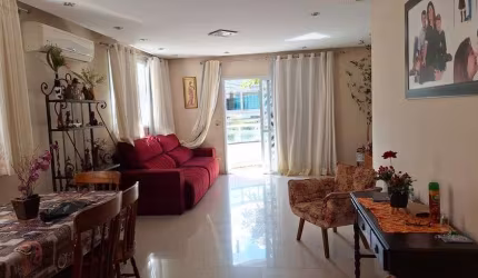 Casa para venda tem 235 metros quadrados com 4 quartos em Aparecida - Santos - SP