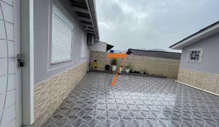 Casa com 3 dormitórios para alugar, 360 m² por R$ 4.704,57/mês - Forquilhinhas - São José/SC