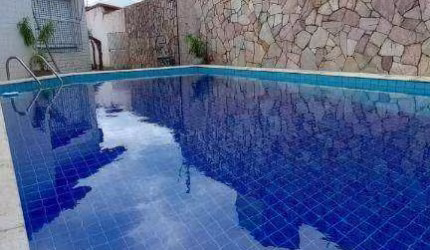 Casa com 350m² de área construida em Capim Macio - Piscina, churrasqueira, 3suites