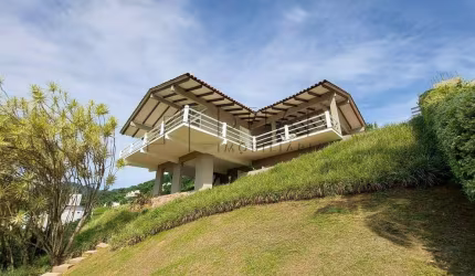 Casa com linda vista para venda no bairro Vila Nova em Jaraguá do Sul