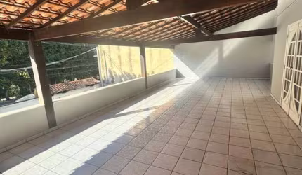 Linda Casa Duplex  à venda ou locação comercial !!!