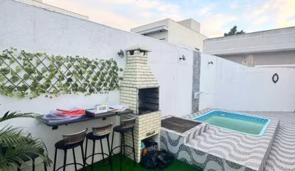 Linda Casa Linear com 2 quartos na Vila do Peró !!!