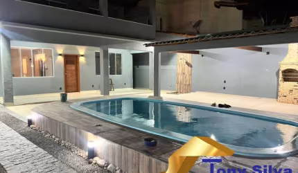 MARAVILHOSA casa de 4 suítes a passos do Balneário em São Pedro
