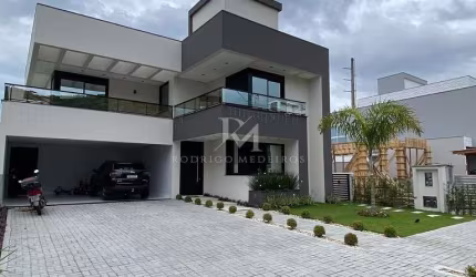 Casa com 3 Suítes  no Condomínio Parque da Pedra, Palhoça