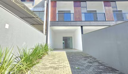 Sobrado Geminado à venda, 3 quartos, 1 suíte, 2 vagas, Iririú - Joinville/SC