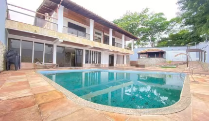 CASA ALTO PADRÃO 500M² - 4 QUARTOS – 2 SUÍTES – 4 BANHEIROS – 10 VAGAS – SANTA BRANCA