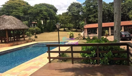 Vende se e Aluga se Chácara no Caxambu com baias, piscina, pomar,  5250m²  A.T.