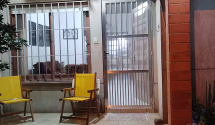 Ótima vivenda em condomínio...