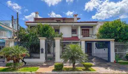 Casa Sobrado com Piscina - Bairro Jardim do Lago