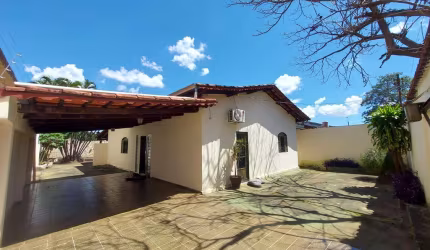 Casa no Jardim América Casa de Rua com 4 Quarto(s) e 3 banheiro(s) à Venda, 205.54 por R$ 1.350.000 no setor Jardim América AD11008
