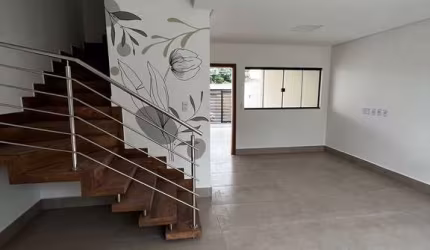 Sobrado 3 Quartos - Parque Hayala Sobrado com 3 Quarto(s) e 3 banheiro(s) à Venda, 120 por R$ 550.000 no setor Parque Hayala IN11060