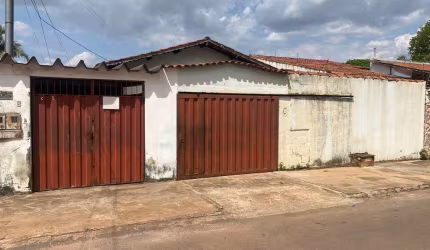 CASA Casa de Rua com 4 Quarto(s) e 3 banheiro(s) à Venda, 283.25 por R$ 600.000 no setor Setor Sudoeste AD15175