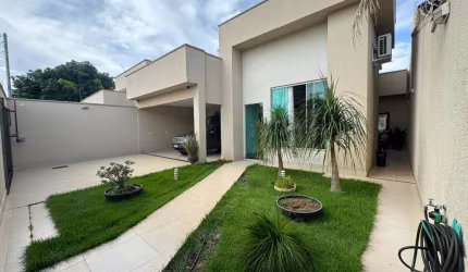 Excelente Casa de Alto Padrão Goiânia II Casa de Rua com 3 Quarto(s) e 4 banheiro(s) à Venda, 179.3 por R$ 1.100.000 no setor Goiânia 2 VN19573