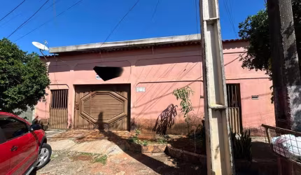CASA/SOBRADO Casa de Rua com 8 Quarto(s) e 6 banheiro(s) à Venda, 280 por R$ 650.000 no setor Bairro Ilda AD20750