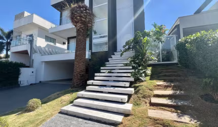 CONDOMINIO DO LAGO  Casa em Condomínio com 4 Quarto(s) e 5 banheiro(s) à Venda, 420 por R$ 3.900.000 no setor Condomínio do Lago FL21328