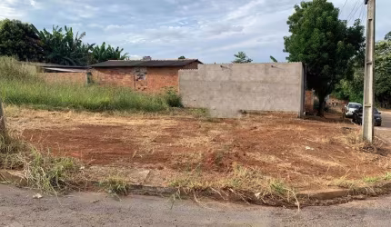 Lote sendo de Esquina com 348m², no Residencial Santa Fé. Casa de Rua com 1 Quarto(s) e 1 banheiro(s) à Venda, 348 por R$ 95.000 no setor Residencial Santa Fé IN22894