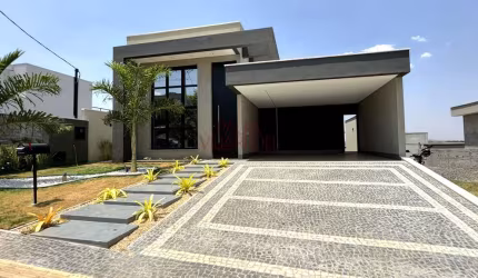 Casa com 3 suítes em condomínio fechado Casa em Condomínio com 3 Quarto(s) e 5 banheiro(s) à Venda, 360 por R$ 1.590.000 no setor Jardins Nápoles FL24019