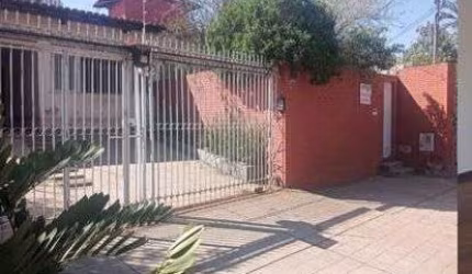 Casa à Venda no Setor Sul – 3 Quartos, Sauna e Piscina para Seu Conforto! Casa de Rua com 3 Quarto(s) e 2 banheiro(s) à Venda, 297 por R$ 1.200.000 no setor Setor Sul AD25137
