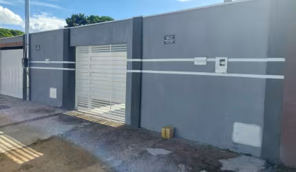 Casa de 3 Quartos a 5 Minutos do Centro de Luziânia Casa de Rua com 3 Quarto(s) e 2 banheiro(s) à Venda, 94 por R$ 230.000 no setor Mansões de Recreio Casa de Telha VN26545