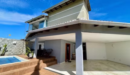 Casa com 3 suítes plenas e piscina no Goiânia 2  Casa de Rua com 3 Quarto(s) e 5 banheiro(s) à Venda, 230 por R$ 1.200.000 no setor Goiânia 2 ST26728