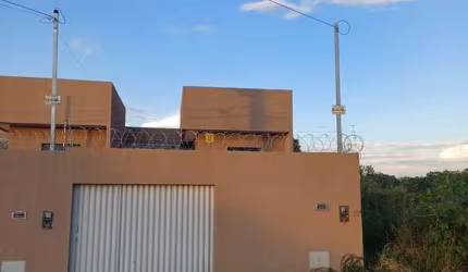 CASA 2 QTS, 1 SUITE, ÁREA CHURRASCO NO BAIRRO INDEPENDÊNCIA EM APARECIDA Casa de Rua com 2 Quarto(s) e 3 banheiro(s) à Venda, 94.84 por R$ 334.900 no setor Independência - 3º Complemento AD27767
