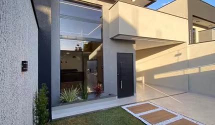 Casa de Rua Casa de Rua com 3 Quarto(s) e 3 banheiro(s) à Venda, 140 por R$ 700.000 no setor Jardim Helvécia FL27849
