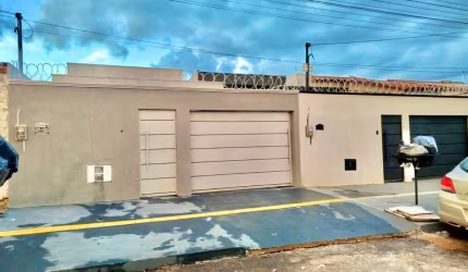 Casa de Rua à venda com 120m², 3 Quartos e 2 Vagas Casa de Rua com 3 Quarto(s) e 2 banheiro(s) à Venda, 70 por R$ 380.000 no setor Parque da Nacoes AD28465