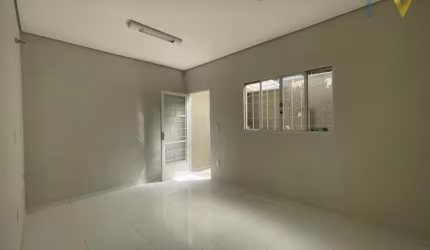 Oportunidade Única: Sala Comercial na Avenida 15 de Novembro: 2 Salas com Banheiros, copa, pergolado com teto móvel e uma sala preparada p/ dentista