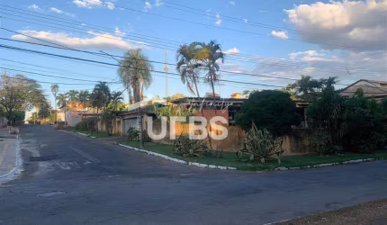 Casa de Rua - Casa 7 quartos, sendo 3 suítes