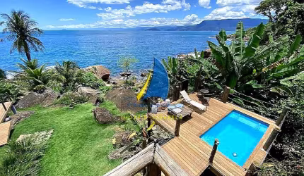 CASA EM CONDOMÍNIO NA COSTEIRA - FRENTE PARA O MAR DE ILHABELA