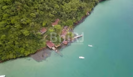 Linda propriedade, porteira fechada, Ilha da Gipóia, Angra dos Reis