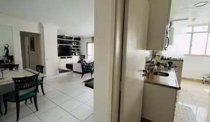 Apto. c/ 112m² e 2 vagas na escritura. Andar alto, vista para o Cristo, em prédio com infraestrutura completa e localização privilegiada no Humaitá.