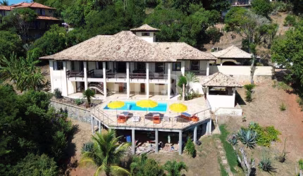 Mansão estilo colonial em Geribá