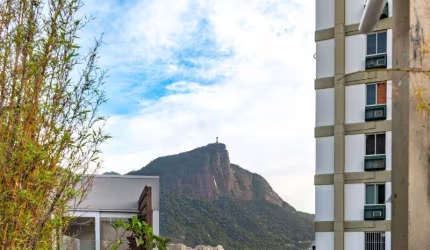 BANDEIRA DE MELLO VENDE COBERTURA DUPLEX NO LEBLON EM PRÉDIO NOVO. VENHA CONHECER