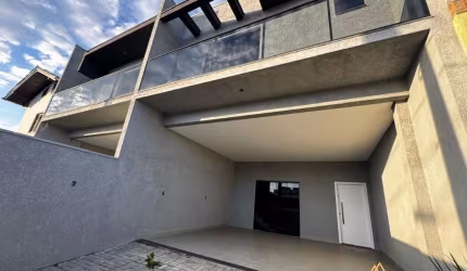 SOBRADO NO CENTRO DE BALNEÁRIO PIÇARRAS