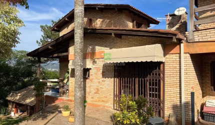 Venda de Sítio de Luxo na Hípica, Porto Alegre-RS: 4 Quartos, 2 Suítes e 1.200m² de Área. Venha Conferir!